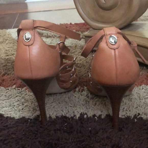 Ivanka Trump heels - Picture 2 of 3